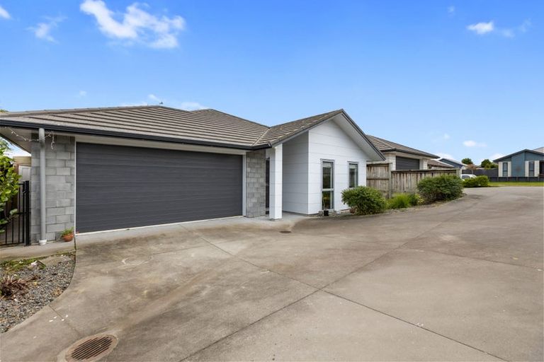 Photo of property in 68 Puhirake Crescent, Pyes Pa, Tauranga, 3112