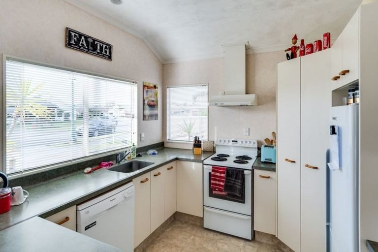 Photo of property in 21 Sloane Place, Taradale, Napier, 4112