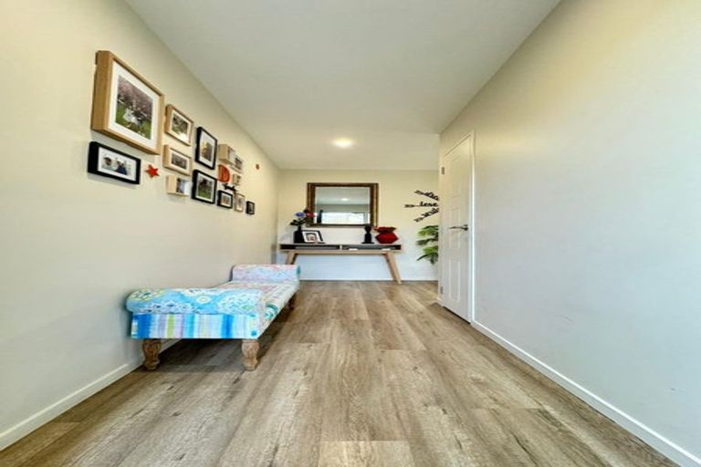 Photo of property in 8 Pakaraka Drive, Papakura, 2110