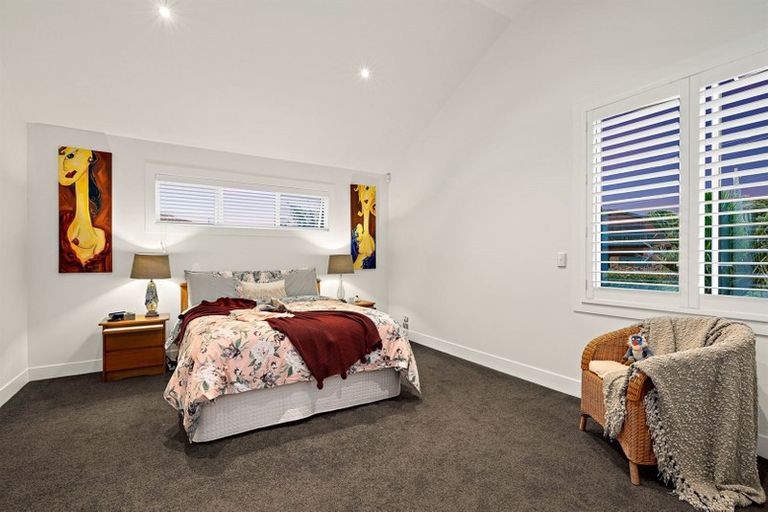 Photo of property in 6 Miri Road, Rothesay Bay, Auckland, 0630