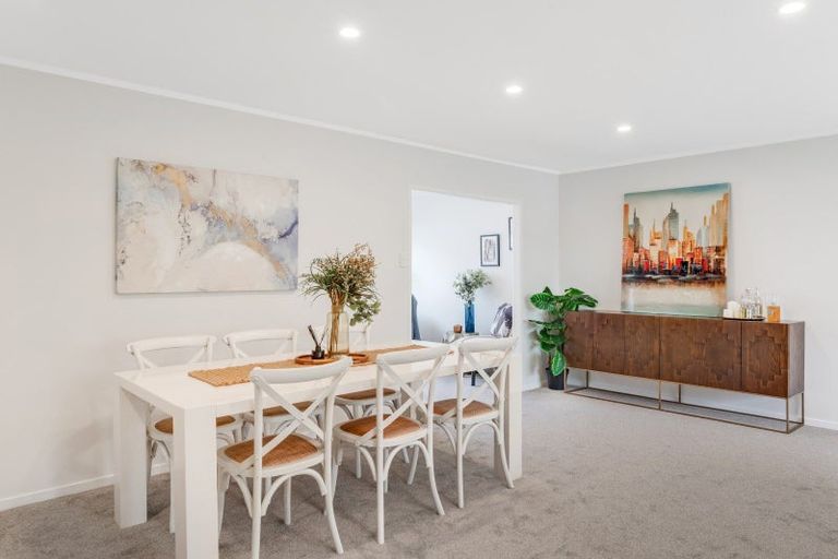 Photo of property in 54 Robbies Road, Shelly Park, Auckland, 2014