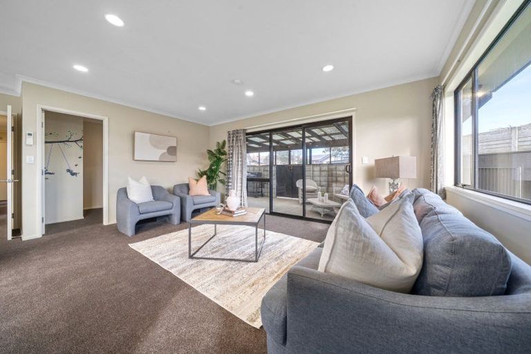 Photo of property in 3a Marchant Place, Westown, New Plymouth, 4310