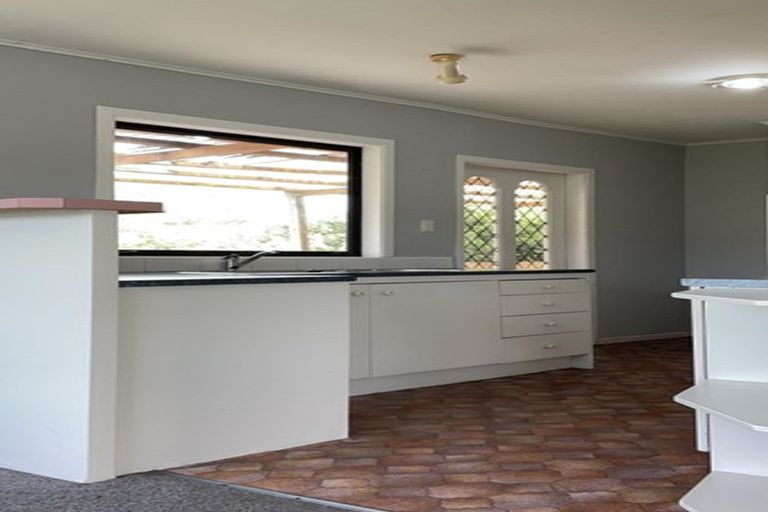 Photo of property in 16 Rotoiti Avenue, Pakuranga Heights, Auckland, 2010