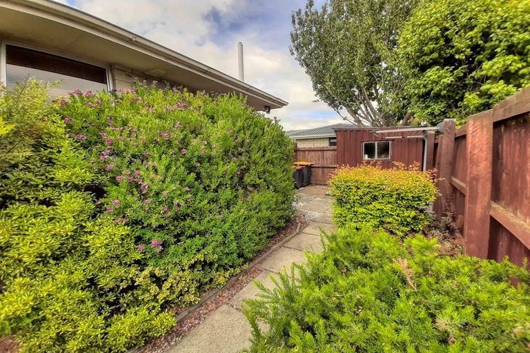 Photo of property in 2/17b Prestons Road, Redwood, Christchurch, 8051