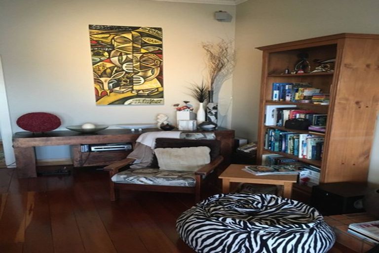 Photo of property in 17 Palliser Road, Roseneath, Wellington, 6011