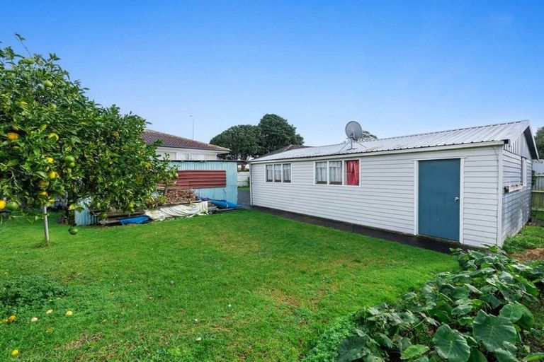 Photo of property in 444 Roscommon Road, Clendon Park, Auckland, 2103