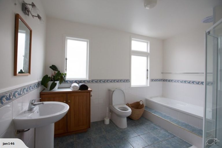 Photo of property in 5a Gilbert Street, Amberley, 7410