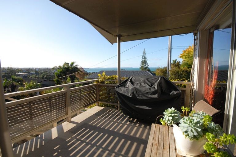 Photo of property in 1/134 Aberdeen Road, Campbells Bay, Auckland, 0620