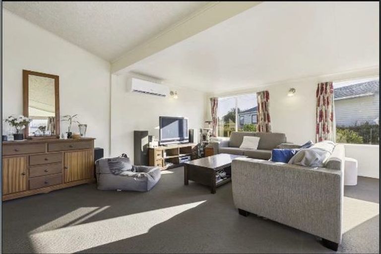 Photo of property in 37 Minaret Drive, Bucklands Beach, Auckland, 2014