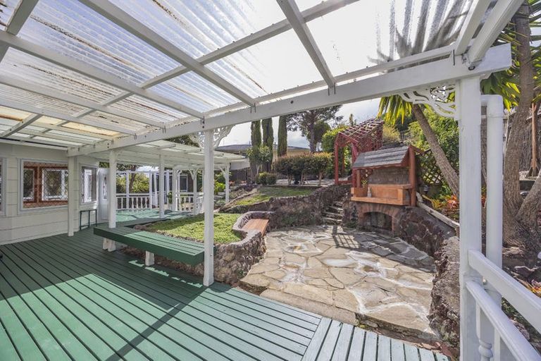 Photo of property in 17 Louise Place, Browns Bay, Auckland, 0630