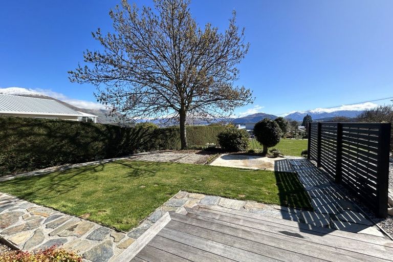 Photo of property in 21 Kennedy Crescent, Wanaka, 9305