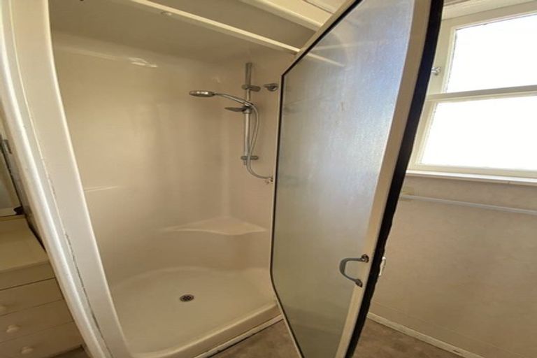 Photo of property in 1/158 Newlands Road, Newlands, Wellington, 6037