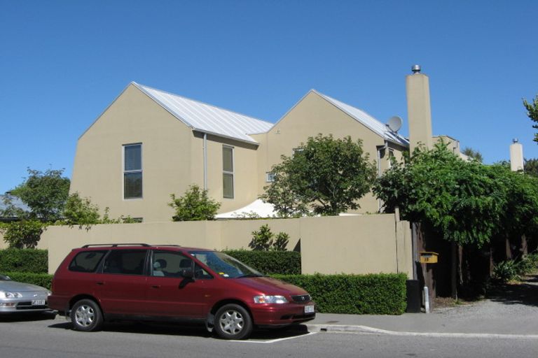 Photo of property in 22 Aikmans Road, Merivale, Christchurch, 8014