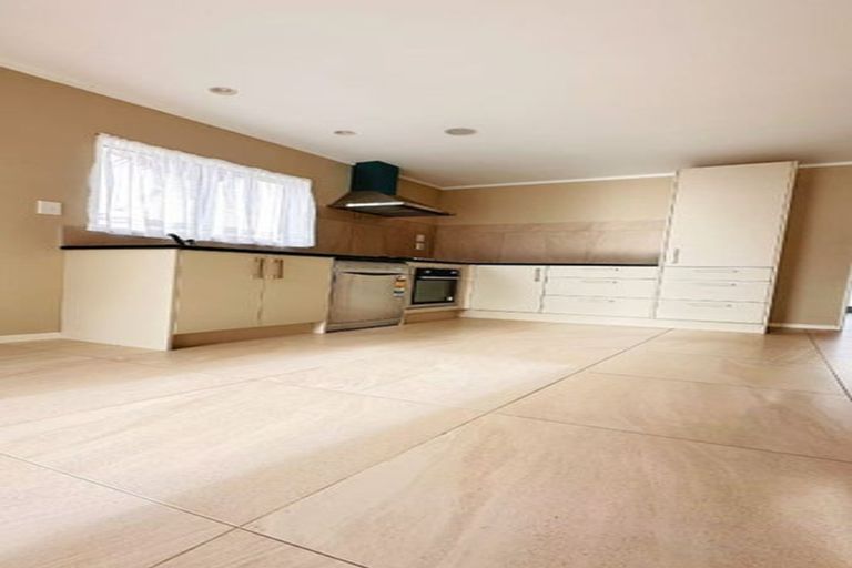 Photo of property in 60 Marine Parade, Mellons Bay, Auckland, 2014