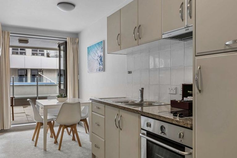 Photo of property in Anchorage Apartments, 221/36 Victoria Road, Mount Maunganui, 3116