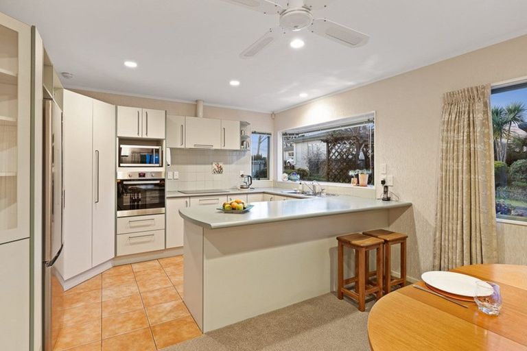 Photo of property in 14 Sunhill Road, Sunnyvale, Auckland, 0612