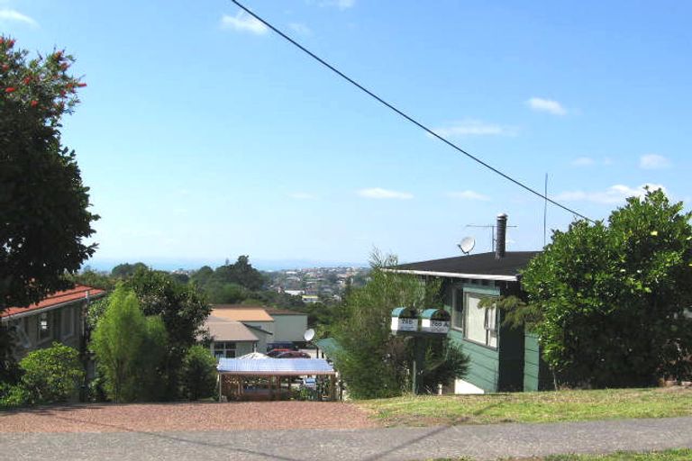 Photo of property in 765 East Coast Road, Northcross, Auckland, 0630