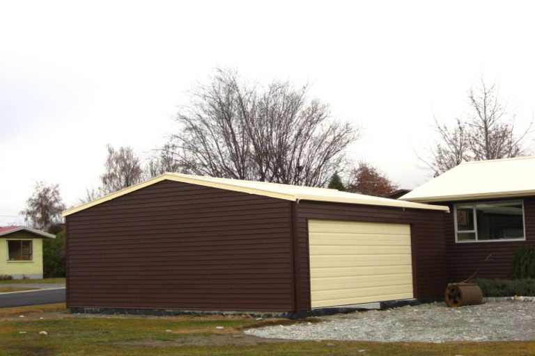 Photo of property in 2 Reid Crescent, Arrowtown, 9302