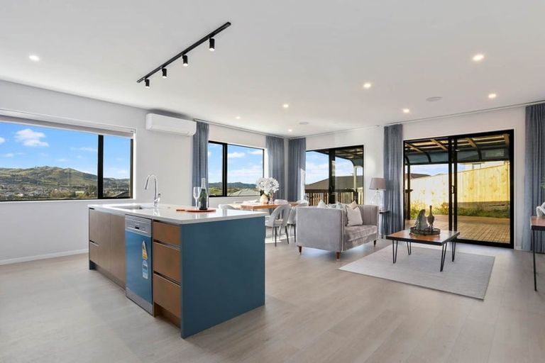 Photo of property in 7 James Elliot Way, Pokeno, 2402