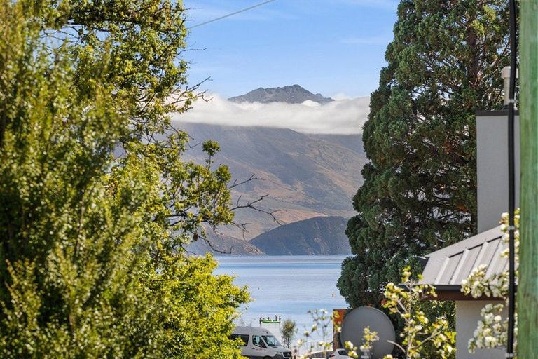 Photo of property in 5 Jessies Crescent, Wanaka, 9305
