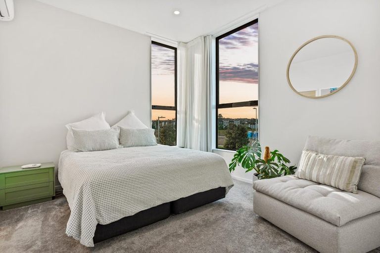 Photo of property in 33 Waka Moana Drive, Hobsonville, Auckland, 0616