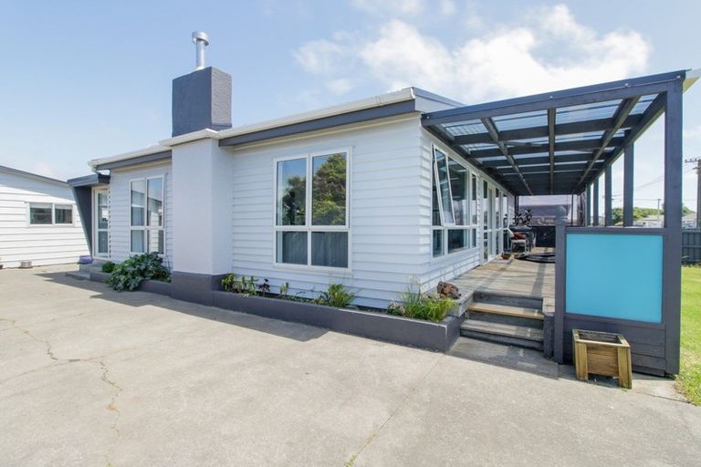 Photo of property in 16 Linklater Avenue, Foxton Beach, Foxton, 4815