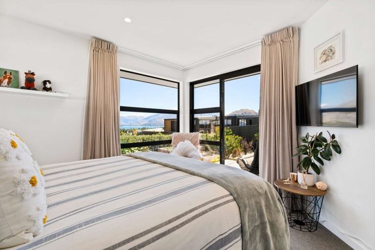 Photo of property in 16 Scurr Terrace, Wanaka, 9305