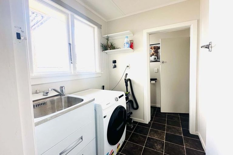 Photo of property in 16 Oxford Street, Holmes Hill, Oamaru, 9401