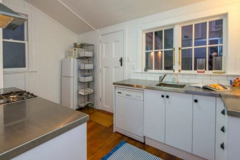 Photo of property in 3 Aorangi Terrace, Thorndon, Wellington, 6011