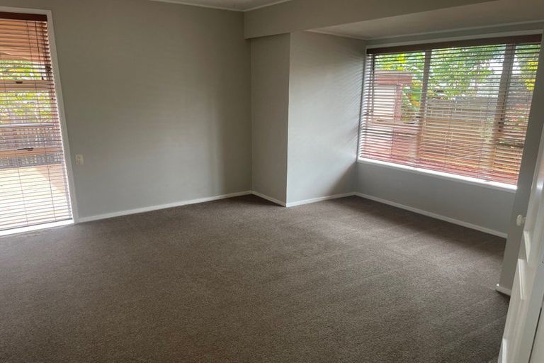 Photo of property in 2/52 Scenic Drive, Hillpark, Auckland, 2102