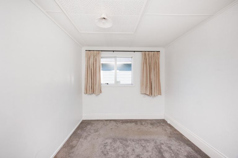 Photo of property in 21 Edgeware Road, Palmerston North, 4410