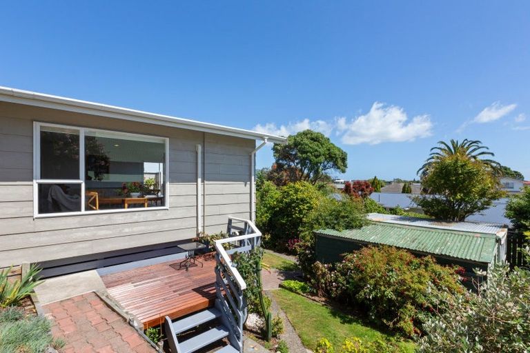 Photo of property in 5 Sunset Terrace, Waikanae Beach, Waikanae, 5036