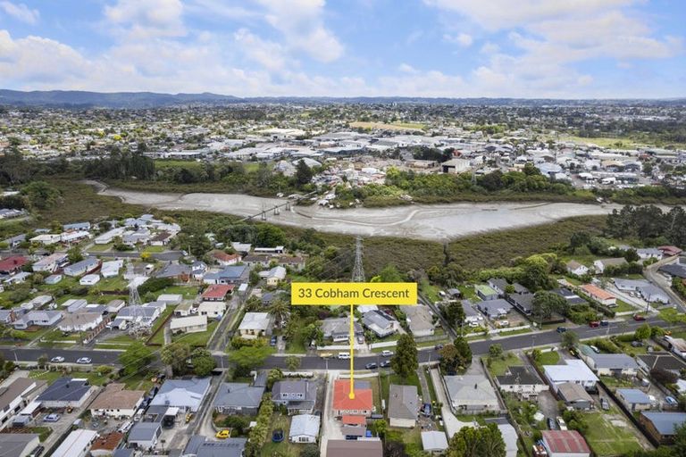 Photo of property in 33 Cobham Crescent, Kelston, Auckland, 0602