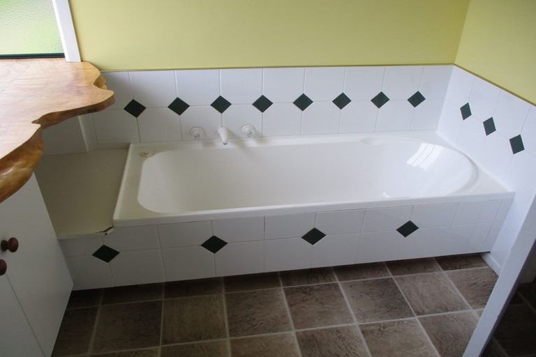 Photo of property in 312 Arapaepae Road South, Levin, 5571