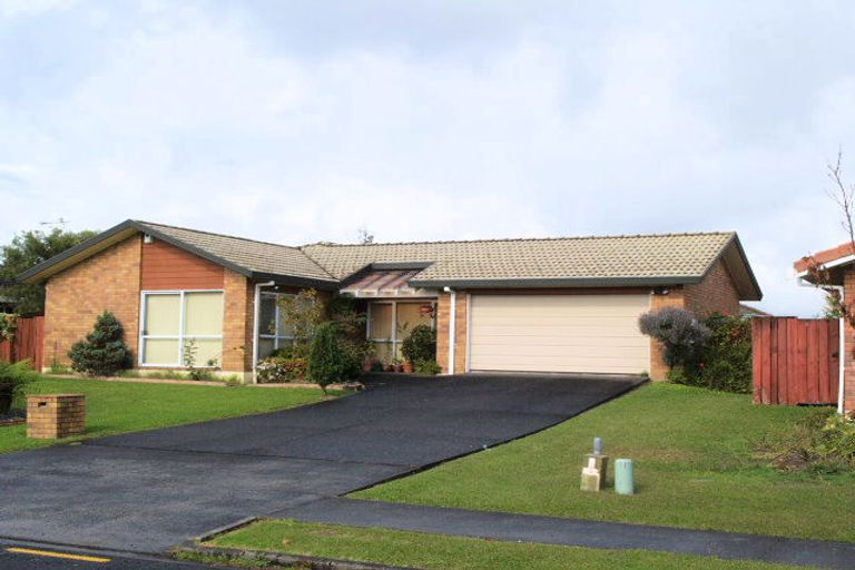 Photo of property in 12 Mirabell Place, Golflands, Auckland, 2013