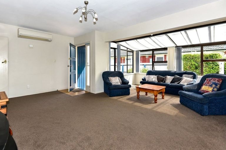 Photo of property in 65 Farquhars Road, Redwood, Christchurch, 8051