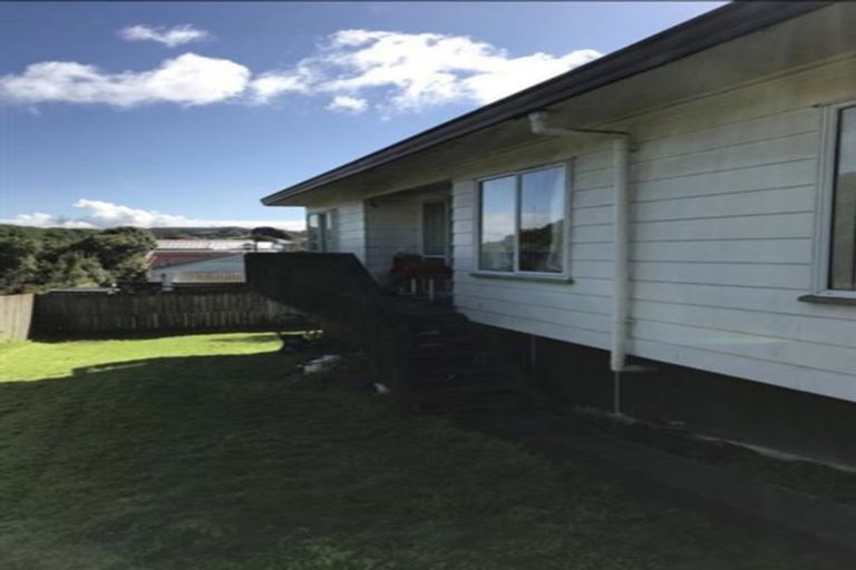 Photo of property in 2/15 Kirklow Place, Goodwood Heights, Auckland, 2105