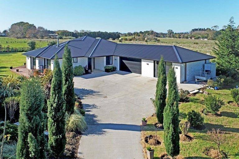 Photo of property in 9 Coach Road, Kingseat, Papakura, 2580