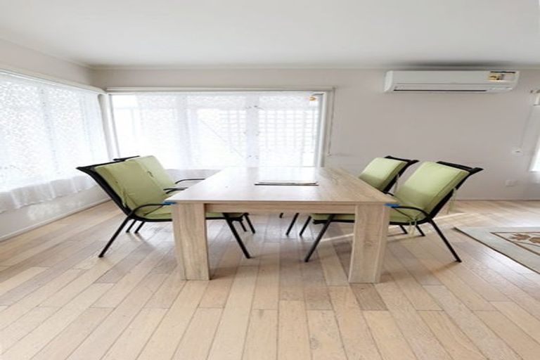 Photo of property in 16 Redoubt Road, Goodwood Heights, Auckland, 2105