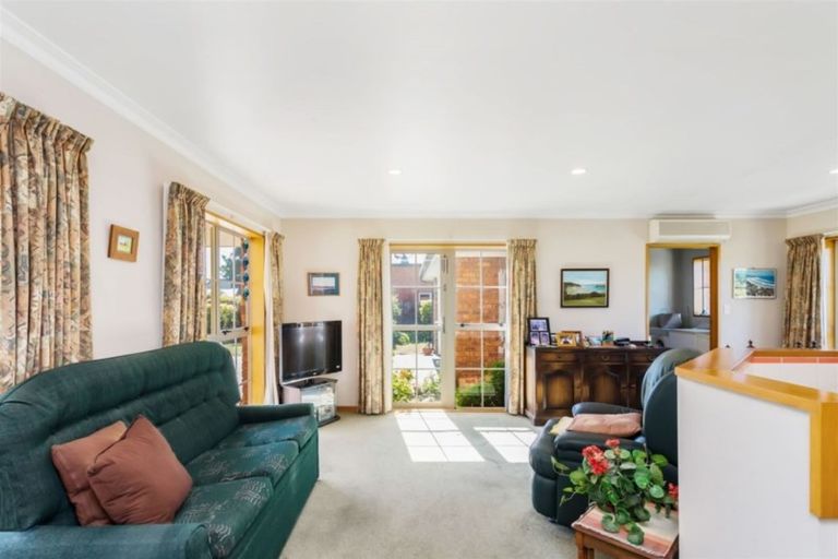 Photo of property in 15 Tavistock Place, Russley, Christchurch, 8042