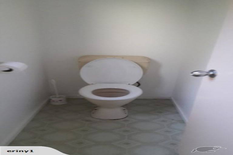 Photo of property in 2/523 Glenfield Road, Glenfield, Auckland, 0629