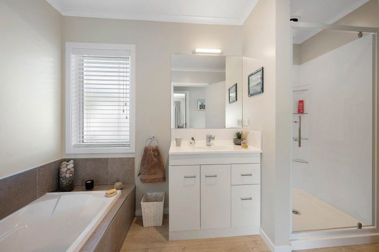 Photo of property in 68 Kenrigg Road, Kinloch, Taupo, 3377