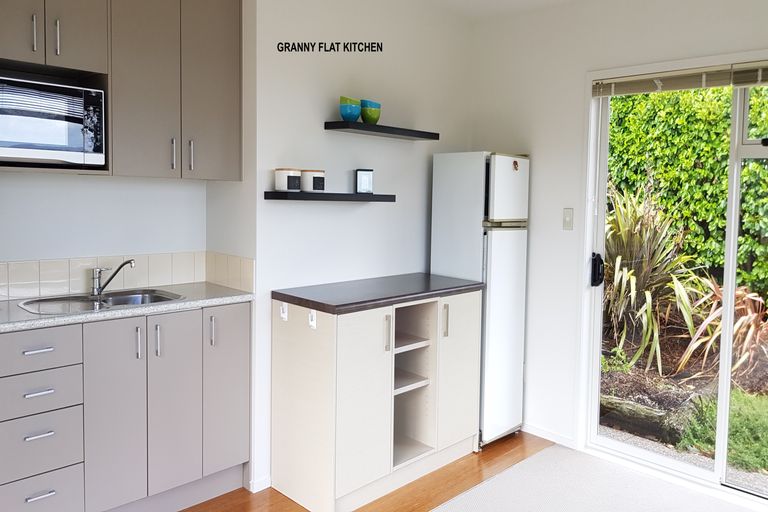 Photo of property in 215d Schnapper Rock Road, Schnapper Rock, Auckland, 0632