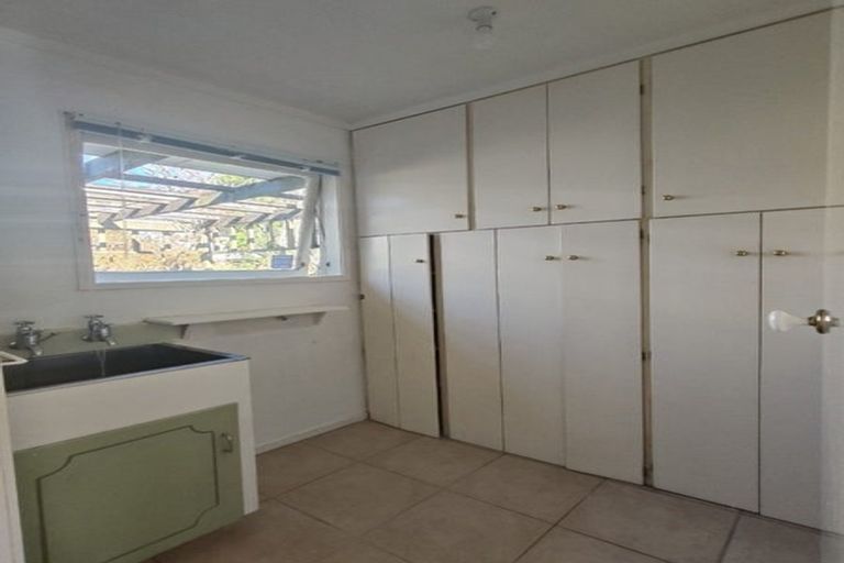 Photo of property in 7 Dallow Place, Henderson, Auckland, 0612