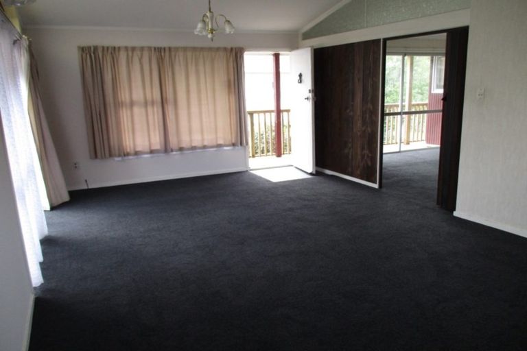 Photo of property in 98 Gossamer Drive, Pakuranga Heights, Auckland, 2010