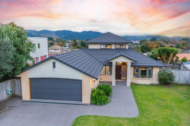 Photo of property in 6 Shearwater Rise, Paraparaumu Beach, Paraparaumu, 5032