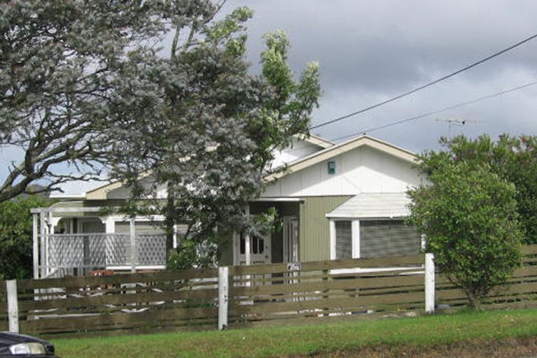 Photo of property in 242 Sturges Road, Henderson, Auckland, 0612