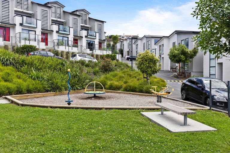Photo of property in 72 Makamaka Lane, Albany Heights, Auckland, 0632
