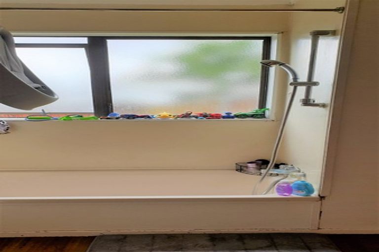 Photo of property in 1/8 Greenstone Place, Clover Park, Auckland, 2019