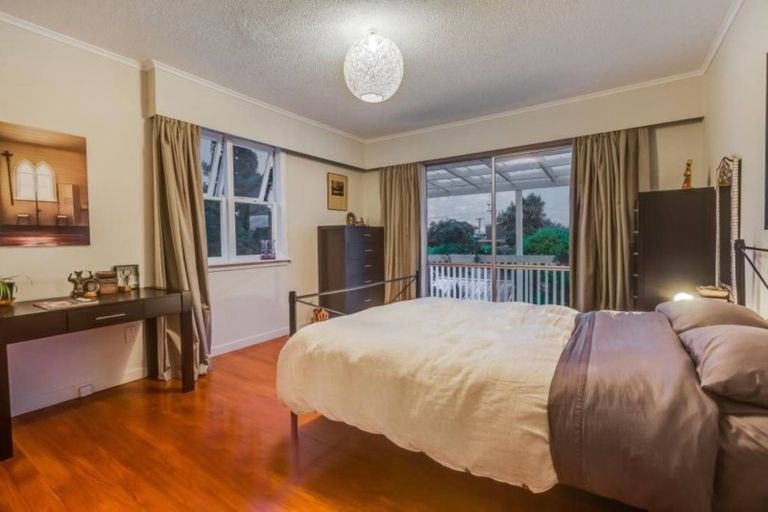 Photo of property in 66 Tiroroa Avenue, Te Atatu South, Auckland, 0610
